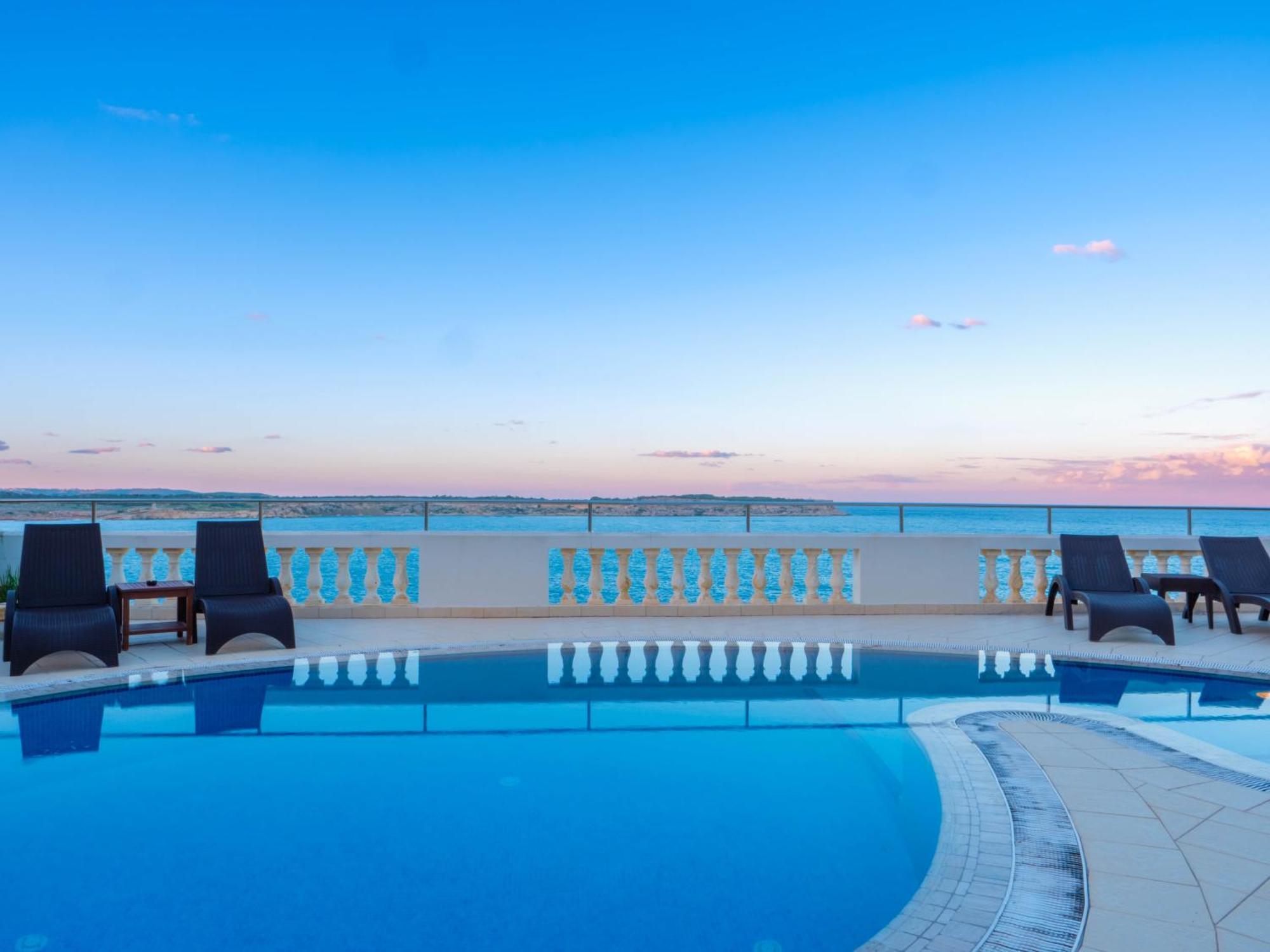 Villa Palma - Sunset Sea Views With Pool, Jacuzzi, Sauna And Games Room Mellieha Bagian luar foto