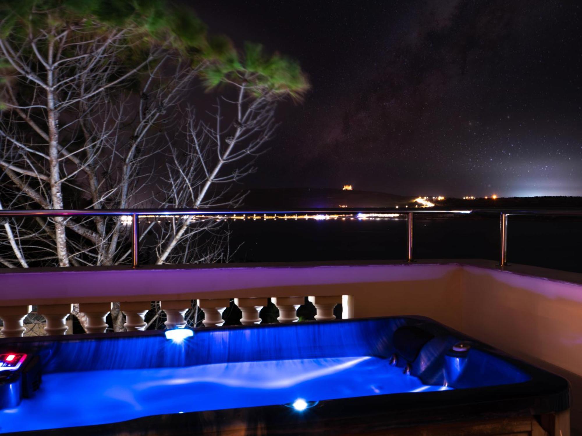 Villa Palma - Sunset Sea Views With Pool, Jacuzzi, Sauna And Games Room Mellieha Bagian luar foto