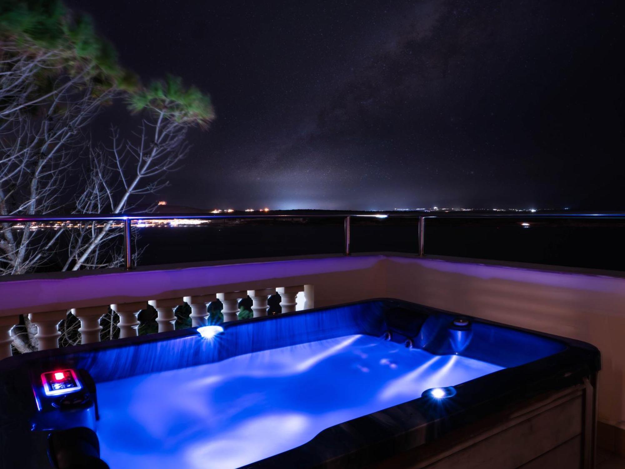 Villa Palma - Sunset Sea Views With Pool, Jacuzzi, Sauna And Games Room Mellieha Bagian luar foto